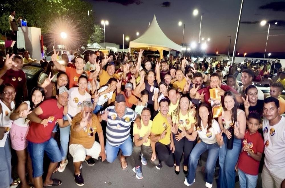 Adeilza Soares promove adesivaço e reforça apoio à Nil Mendes e seus outros candidatos em São Domingos, na Paraíba