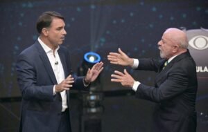 Após debate marcado por ataques, Lula e Flávio Bolsonaro ajustam estratégias para confronto decisivo na Globo