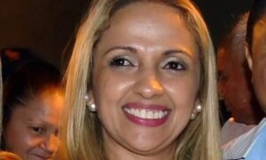Condenada por improbidade administrativa, ex-prefeita de Joca Claudino é presa para cumprir pena de mais de 14 anos