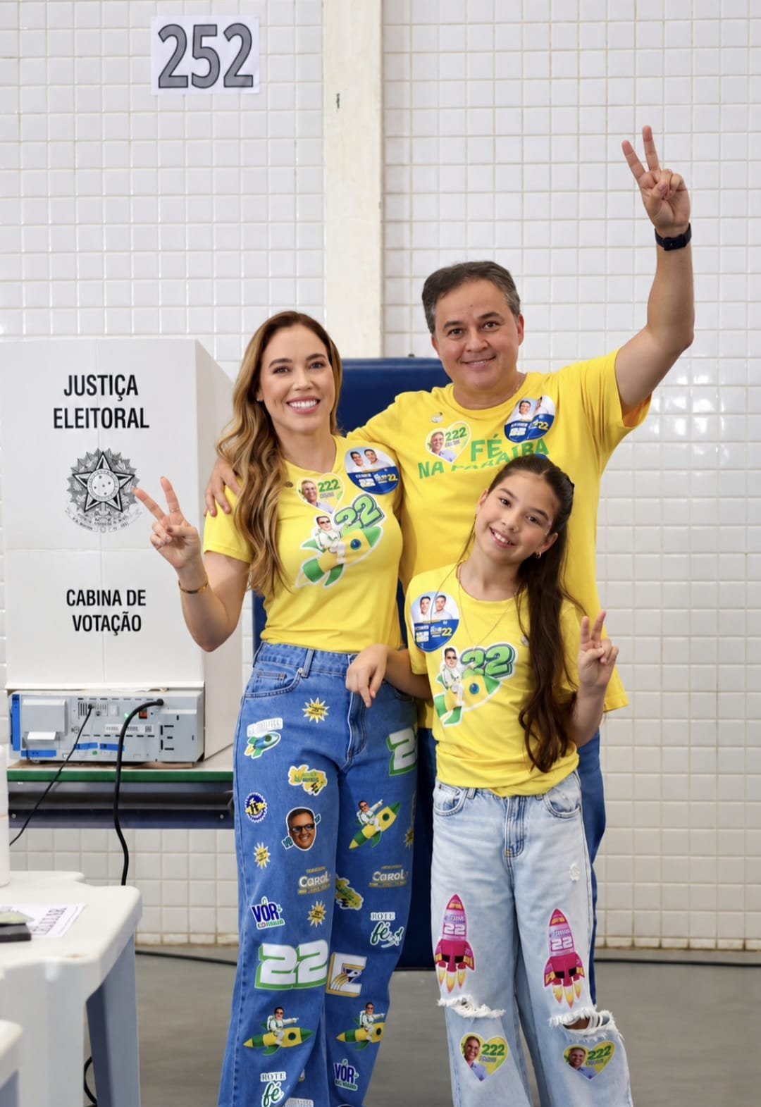 Efraim Filho vota em João Pessoa e demonstra confiança na disputa pelo Governo da Paraíba