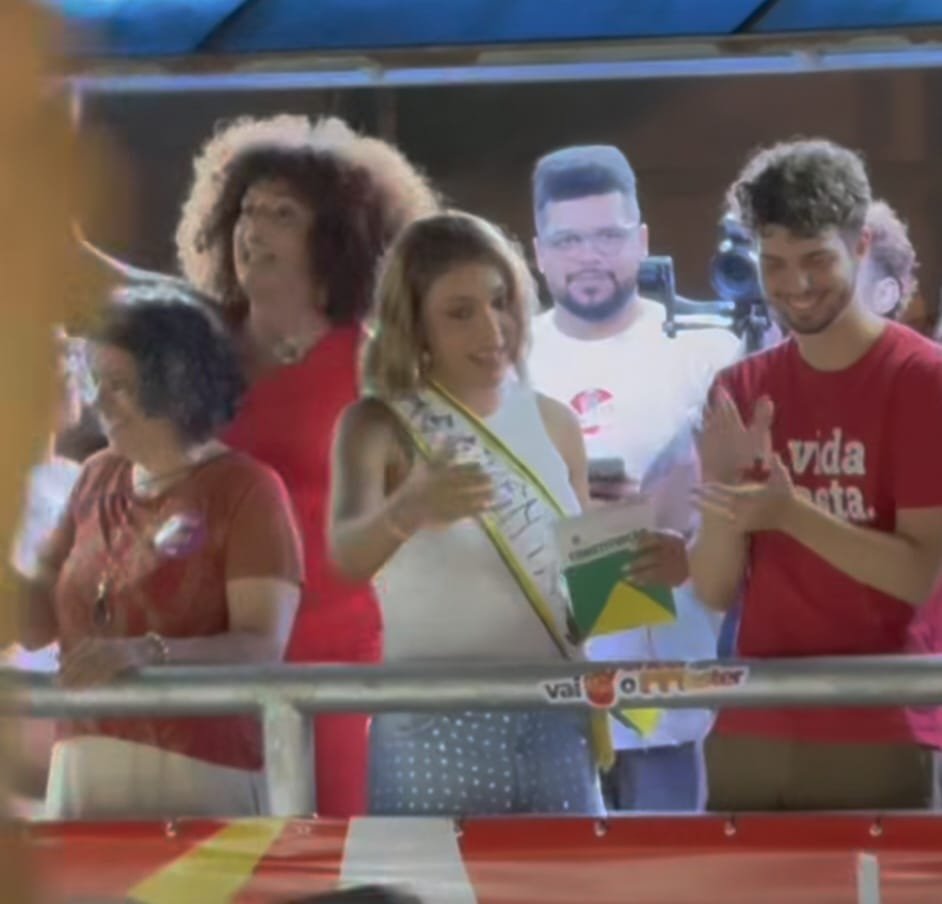 Em João Pessoa, Erika Hilton convoca militância para “virar voto” em favor de Lula no segundo turno