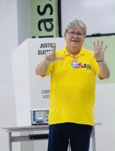 João Azevêdo é eleito senador pela Paraíba com votação histórica de mais de 1,2 milhão de votos