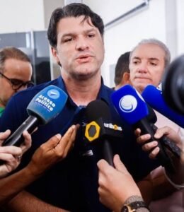 Leo Bezerra endurece cobrança e avisa: “Secretário que não me acompanhar nas ruas não vai servir para estar na nossa equipe”