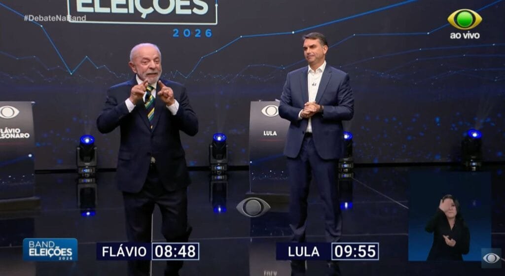 Lula e Flávio Bolsonaro travam duelo de acusação na Band; corrupção, segurança e ataques pessoais dominam debate