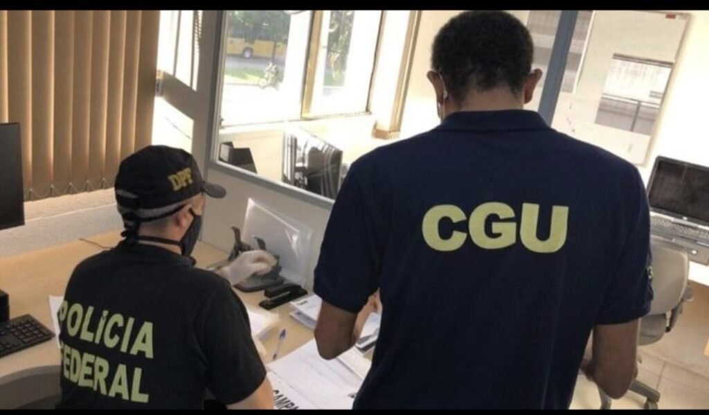 PF cumpre mandados em três cidades da Paraíba em operação que investiga desvio de R$ 15,6 milhões da Saúde em Sergipe