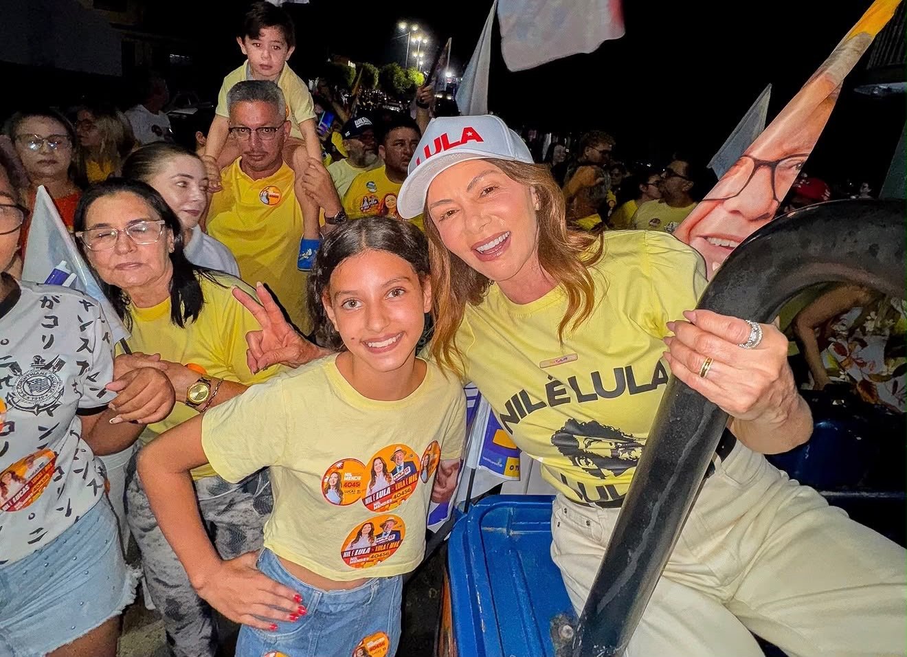 Eleita com mais de 42 mil votos, Nil Mendes comemora ao lado de Chico e faz agradecimento especial