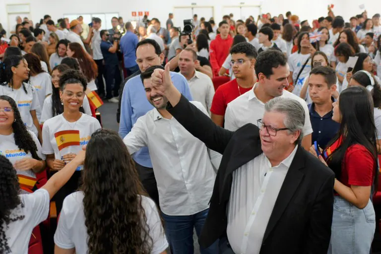 João Azevêdo lança nova edição do Conexão Mundo com ampliação de países para intercâmbio e inclusão de alunos do 1º ano do Ensino Médio